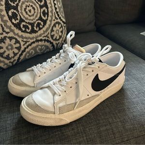 Nike Blazer Low ‘77 in Women size 7
